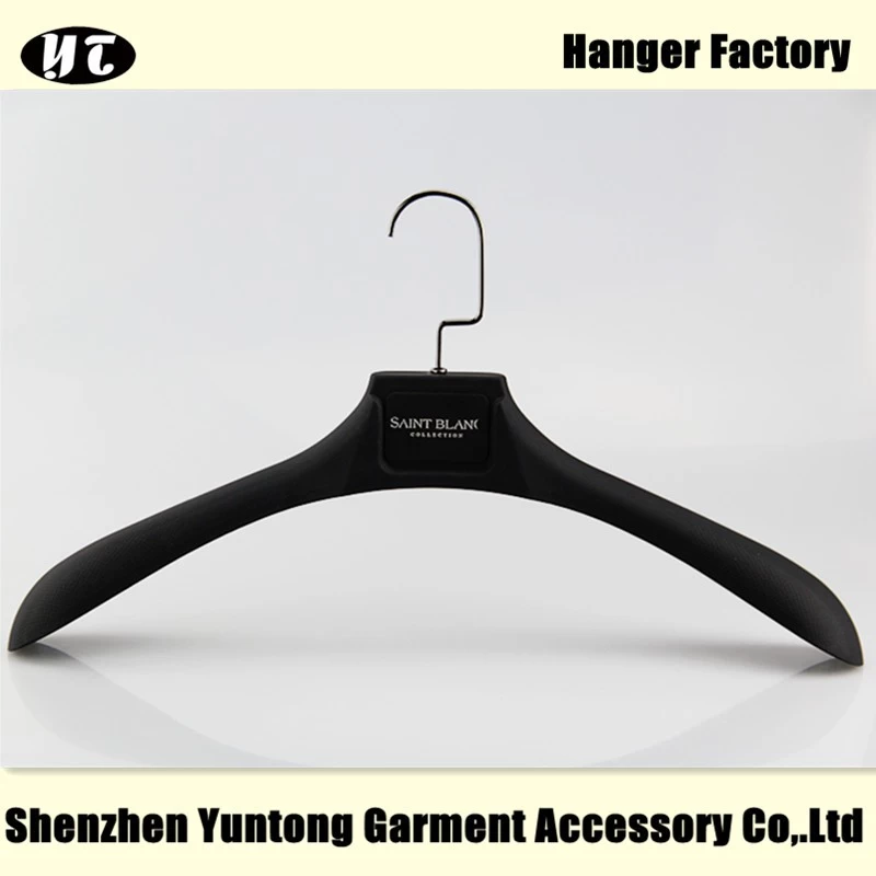 China MTR-002 men black rubber coated plastic hanger manufacturer