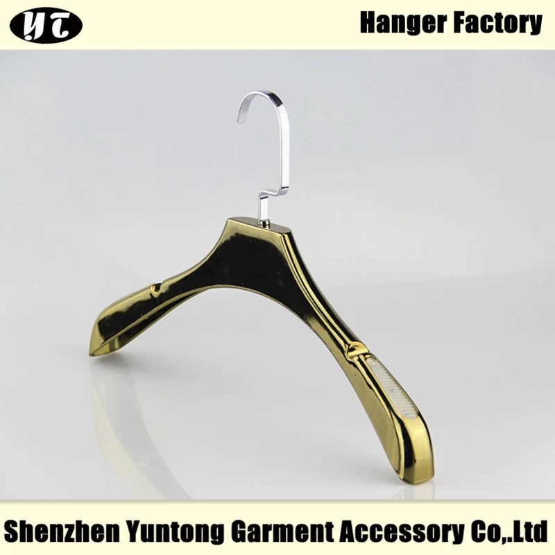 China WTE-007 electroplating plastic hanger coat hanger manufacturer