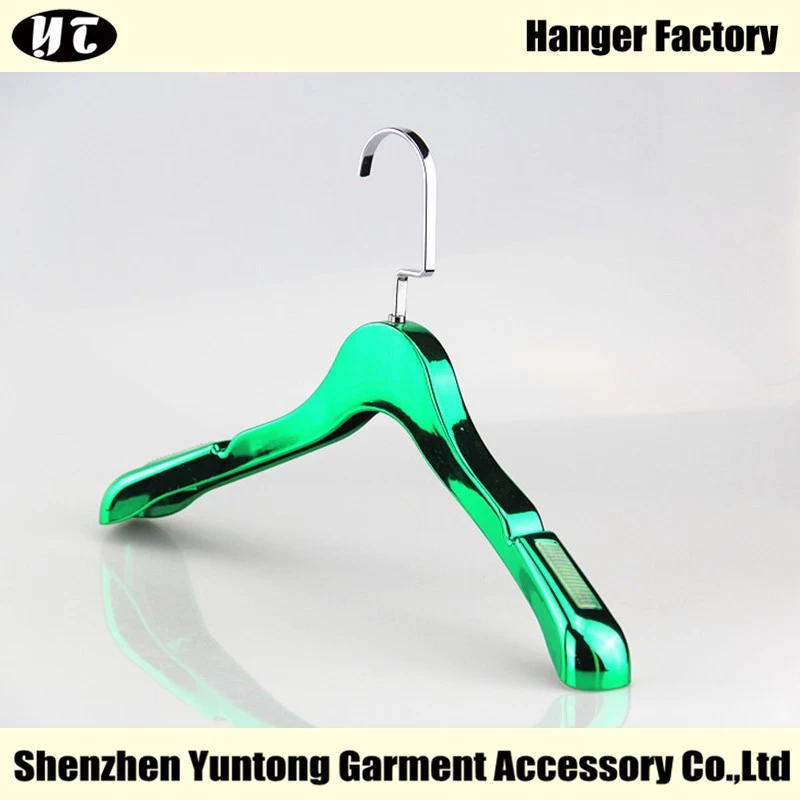 China WTE-008 green color plated hanger new style coat hanger for women dress manufacturer
