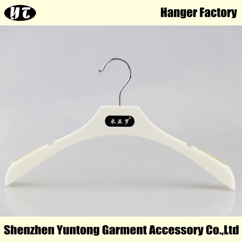 China WTP-004 goedkoop plastic kleerhanger goede kwaliteit hanger fabrikant