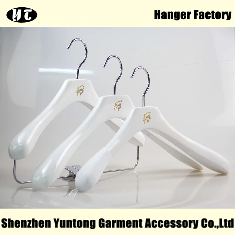 China Customize high quality white wooden hanger suit hanger[WSW-024] manufacturer