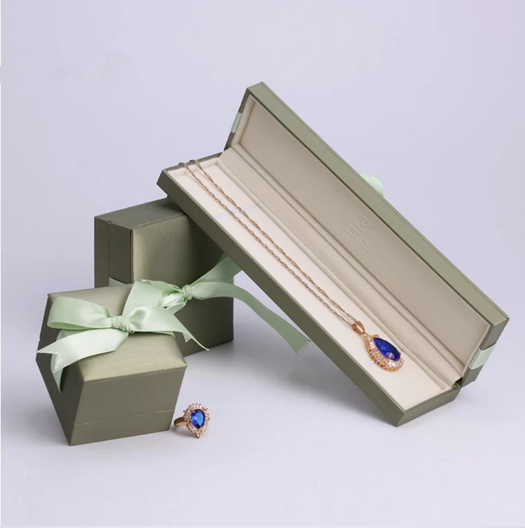 White Jewelry Gift Boxes Cotton Filled #W53 | jewelry boxes at wholesale |  My favorite jewelry displays and boxes website