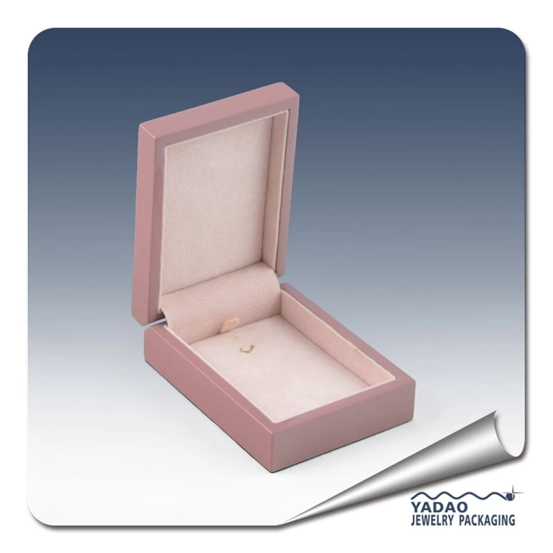 2014 newest design pink lacquer wooden pendant box by China supplier