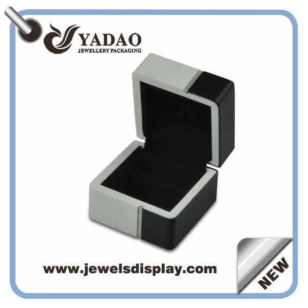 2015 Newest Jewelry Display Box Lacquered Wooden Packaging Box for Perfume Balck High Quality Wooden Box Hot Stamping Logo for Jewellery Packaging Box made in China