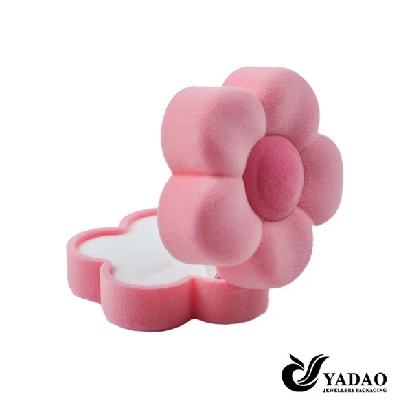 2015 newest fashion hot selling pink velvet jewelry boxes for ring made in China