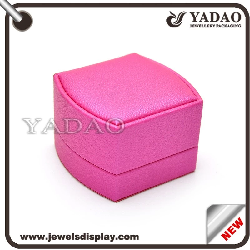 2015OEM Elegant Red Leather Cover Plastic Model Packaging Jewelry Necklace Box