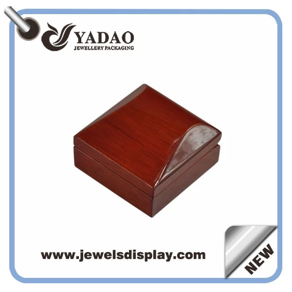 2016 classic design nature red piano finish wooden pendant /necklace box