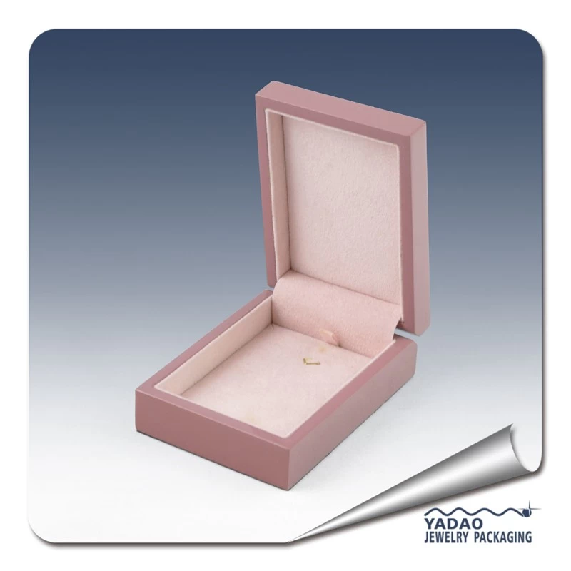 2016 fashion design light pink color wooden pendant/ necklace box