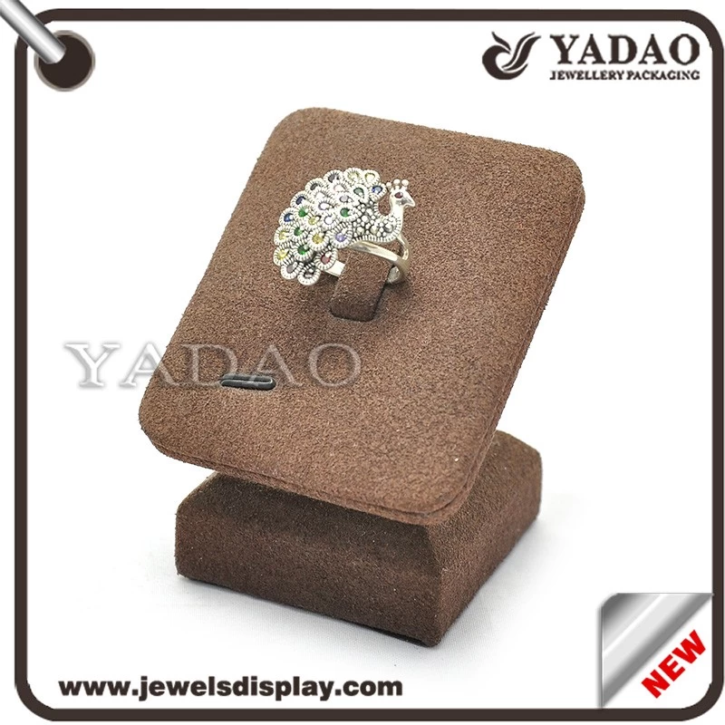 China Manufacture of Jewelry Display Stand MDF covered Velvet Ring Stand Brown Color Display Stand Ring Holder