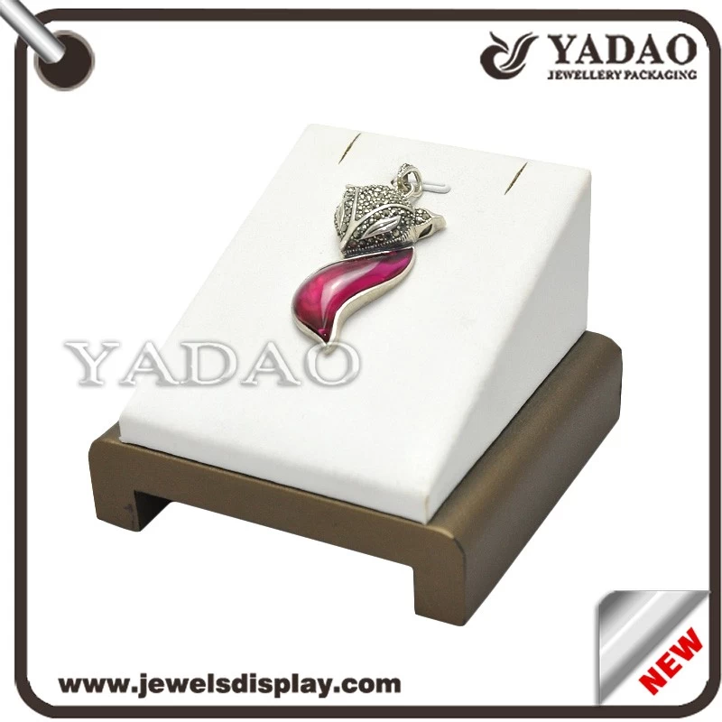 China supplier can customized wooden covered to leather jewelry display pendant stand