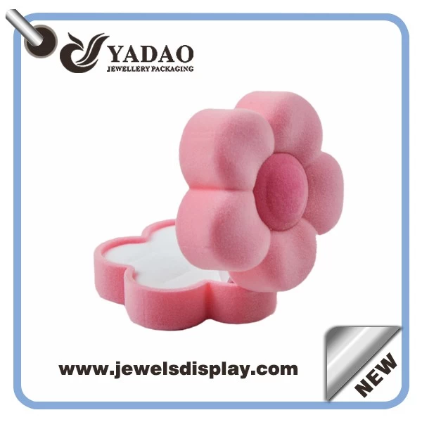 Chinese manufacturer Luxury custom flower double ring boxes ,plastic rings cases , velvet rings chests for jewelry shop counter and window showcase