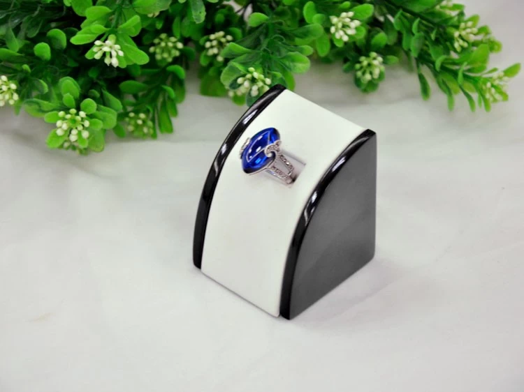 Custom Luxury white PU leather and black wooden ring display stand for shop counter and window showcase lacquer ring exhibitor props