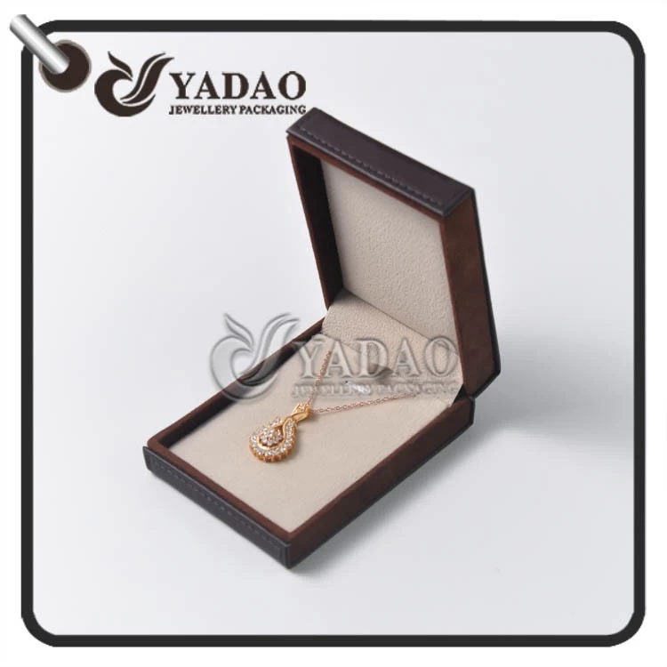 Bespoke leather pendant box with excellent quilting and logo printing made by Yadao.