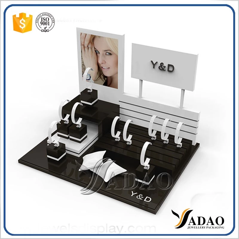 Customized black acrylic watch display stand set made in China