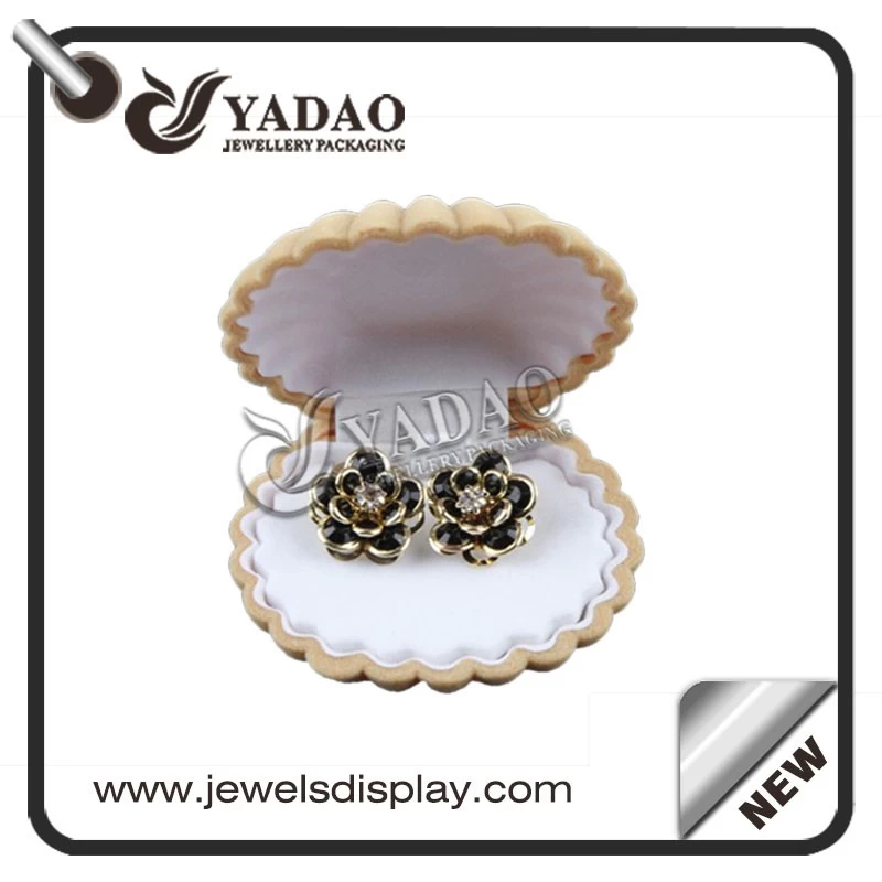 Cute sea shell shape jewelry box with customized insert suitable for ring, necklace and earring.