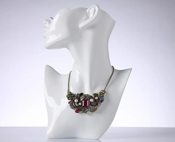 Good quality resin jewelry display bust necklace display stand made in China