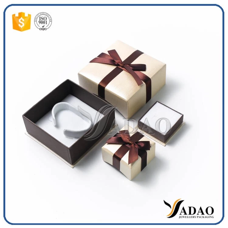 Handmade fine MOQ Wholesale portabl a pretty paper box with a ribbon for jewels like a pendant Ring Earrings