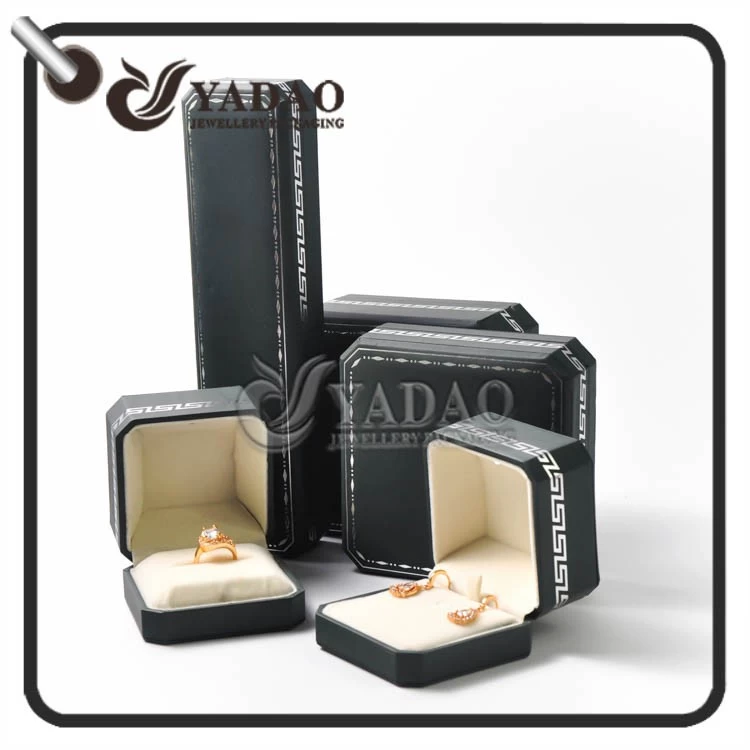 High end plastic ring box with soft velvet as innner material with a similar design of the famous jewelry brand.