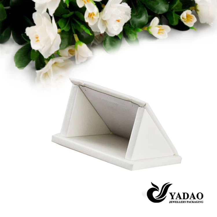 High quality fashion white pu leather jewelry pendant display stand for jewelry made in China
