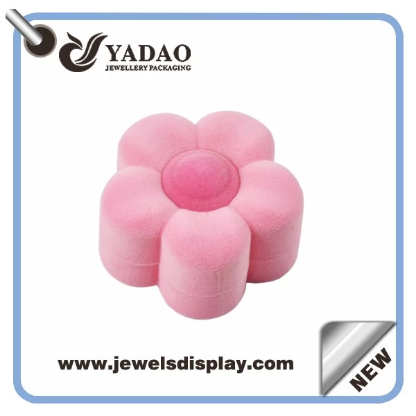 High quality soft brushy velvet ring box cute pink flower shape ring package made in China with favorable price