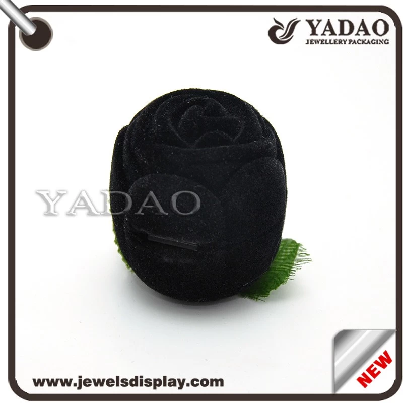 Hot selling black velvet jewelry box for ring with brush made in China