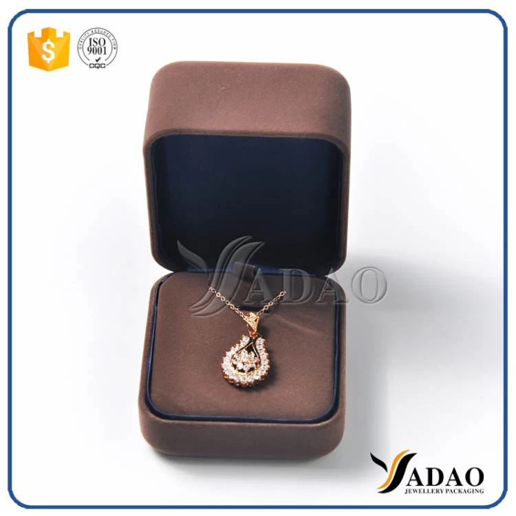 Luxury romantic delicate stockage comfortable small easy to take  plastic coated with velvet box for pendant packaging