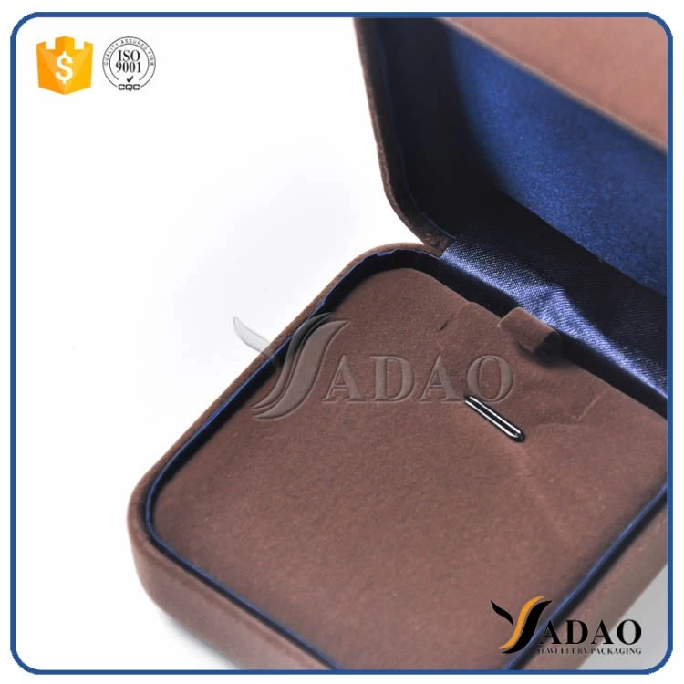 Luxury romantic delicate stockage comfortable small easy to take  plastic coated with velvet box for pendant packaging