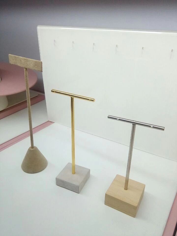 New design---Goodlooking handmade metal earring stand for stud display with good quality and smooth finish.
