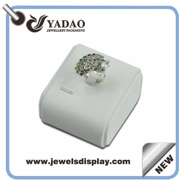 OEM or ODM white leather jewelry ring display stand