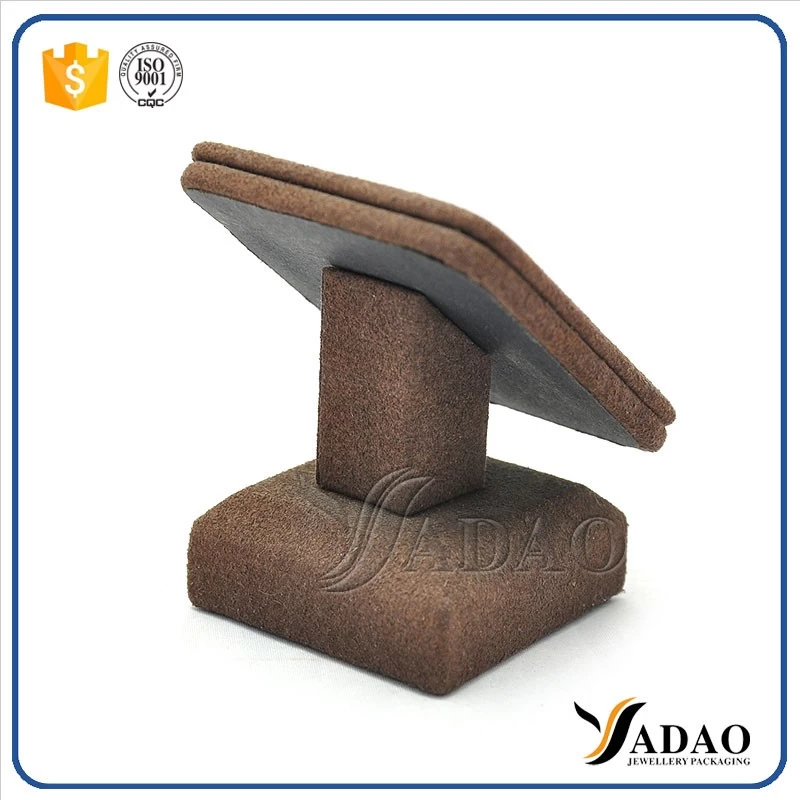 Special design, cute, good experience in the MOQ with mdf handmade microfiber ring display stands