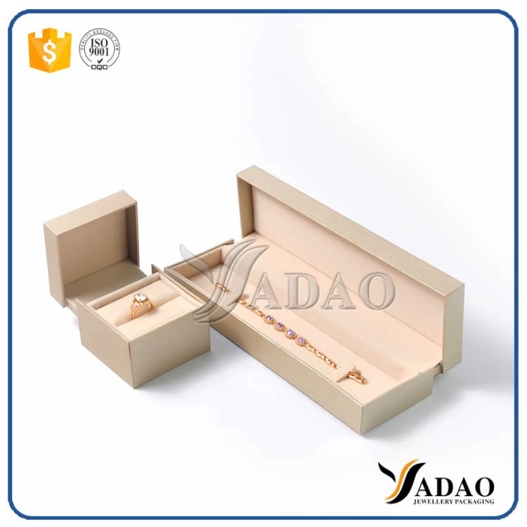 The design of the Jade gem Wholesale Customize plastic jewelry set include ring/bracelet/pendant/necklace/chain/watch/gold coin/bar box