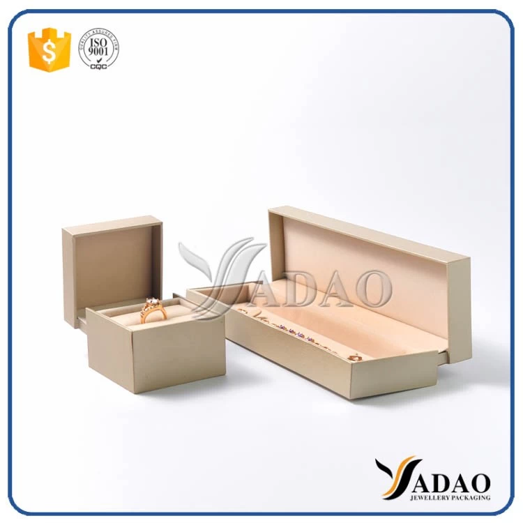 The design of the Jade gem Wholesale Customize plastic jewelry set include ring/bracelet/pendant/necklace/chain/watch/gold coin/bar box