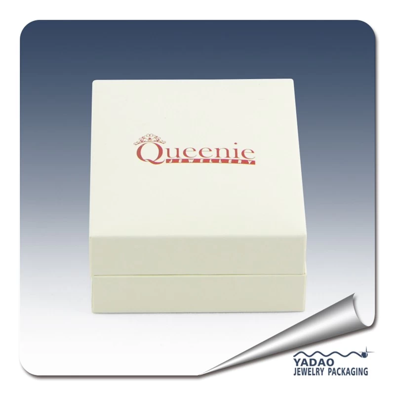 White plastic box with lid for necklace and pendant packaging gift box plastic with company's logo