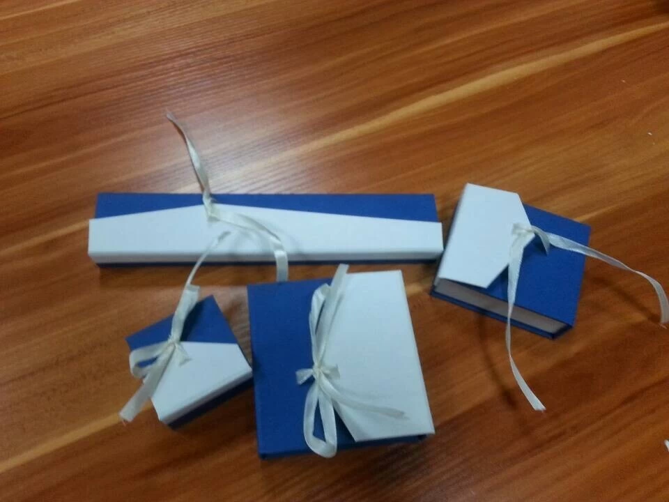 Wholesale High Quality Magnetic Folding Paper Box Blue Color Paper Jewelry Packing Box with Ribbon
