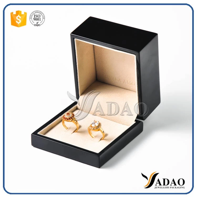custom MOQ 500 wholesale kind of luxury black glossy finish velvet inside wooden couple rings box for wedding