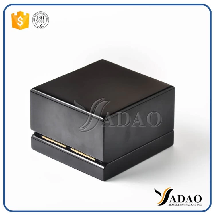 custom MOQ 500 wholesale kind of luxury black glossy finish velvet inside wooden couple rings box for wedding