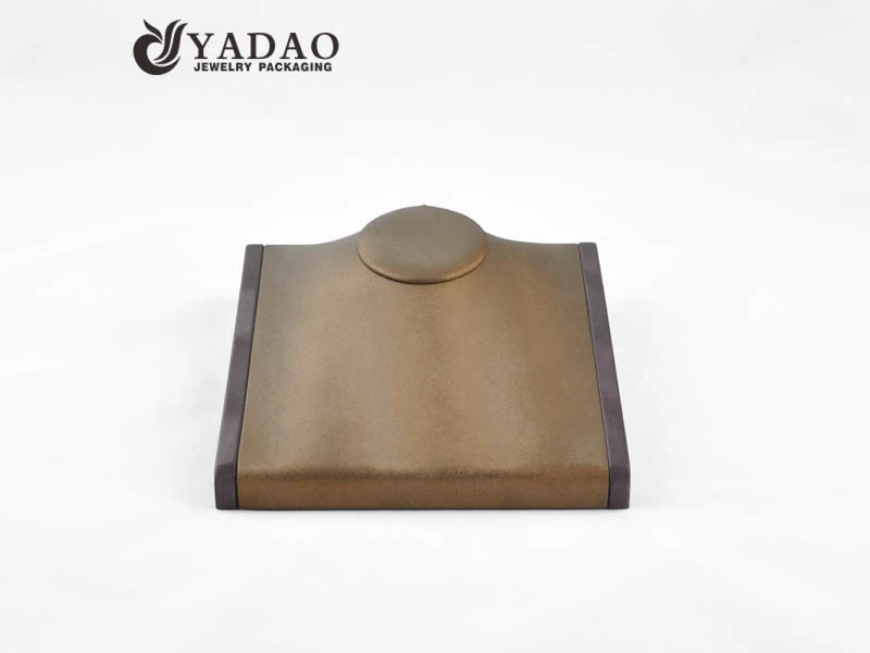 custom available flexible size color small square design mdf velvet leatherette necklace pendant display stands bust