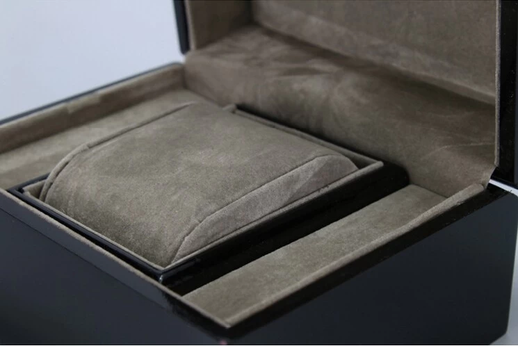 glossy lacquer wooden watch box cushion insert watch display box customize pantone code color finish