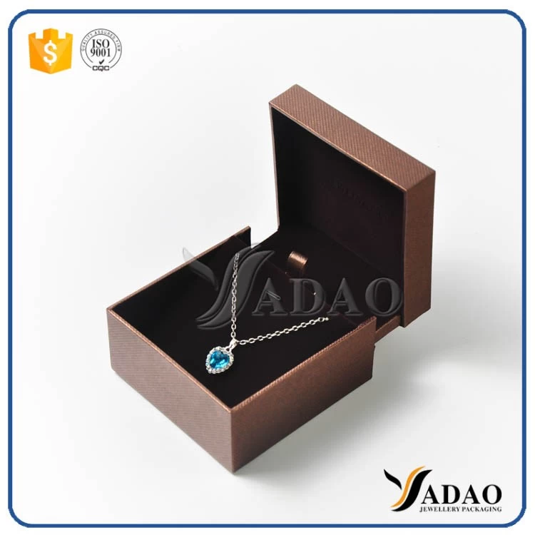ew arrival good quality special well-matched plastic leather velvet pendant watch box with moq wholesale