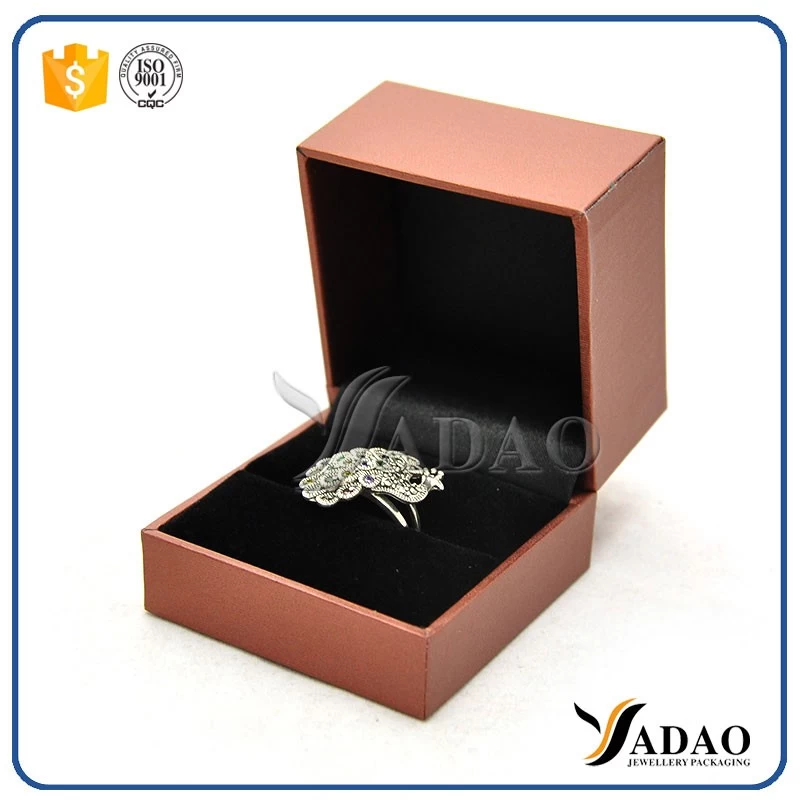 simple durable long-lasting  wholesale normal but luxury plastic jewelry box with leatherette paper ring pendant necklace bangle box