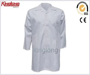 China Bleek witte kleur laboratoriumjas, 65% polyester 35% katoen stof anti-rimpel doktersuniform fabrikant