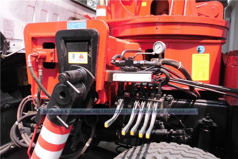 8x4 flatbed ट्रक पर चढ़कर क्रेन चीन निर्माता