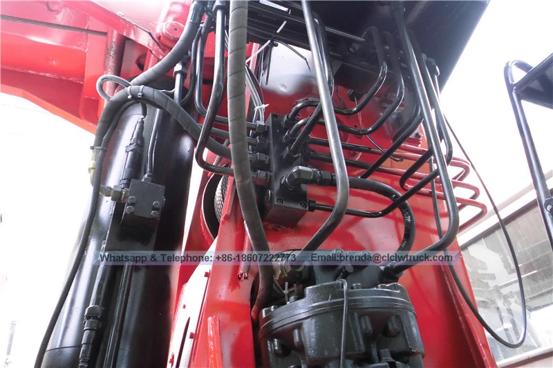 8x4 flatbed ट्रक पर चढ़कर क्रेन चीन निर्माता