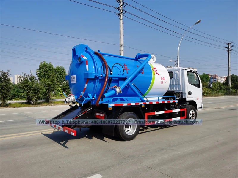 China Mejor Vehículos de Tratamiento de Alciinato 5000L 6 CBM Camsáneo móvil Camión de succión de aguas residuales