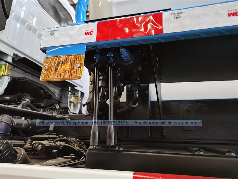 China Mejor Vehículos de Tratamiento de Alciinato 5000L 6 CBM Camsáneo móvil Camión de succión de aguas residuales