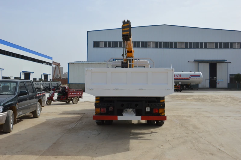 डोंगफेंग 8 टन दूरबीन बूम क्रेन ट्रक