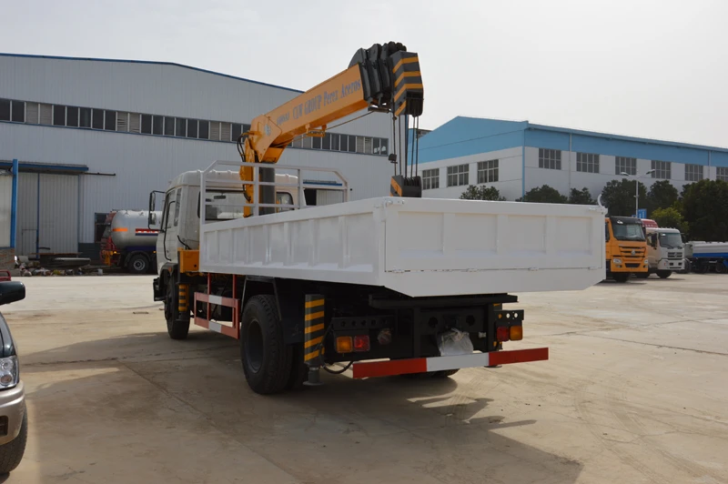 डोंगफेंग 8 टन दूरबीन बूम क्रेन ट्रक