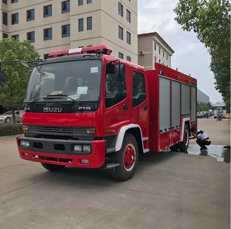 Isuzu de bonne qualité 8 tonnes diesel mousse de mousse d'eau de pompier à vendre aux Philippines