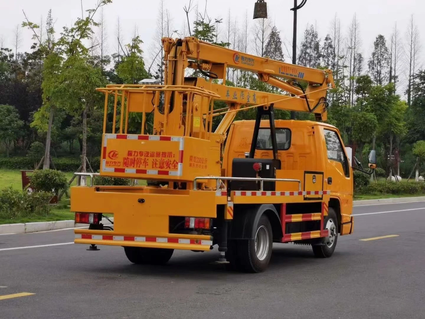 Camion de plate-forme aérienne JMC 10-16 mètres