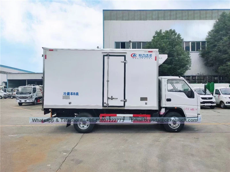 Fournisseur de camion de réfrigérateur JMC Chine, camion de cargaison de réfrigérateur 5 tonnes, camion de cargaison de réfrigérateur 4x2, moteur diesel de camion de réfrigérateur